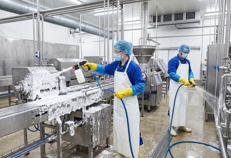 How to Choose the Right Cleaning Product in Meat Processing Facilities (MEAT/AL – MEAT/ENZ – MEAT/PRO Guide)